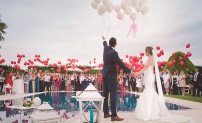 What are the best personalized signs for your wedding? 1 What are the best personalized signs for your wedding? Engraved signs should be your first choice